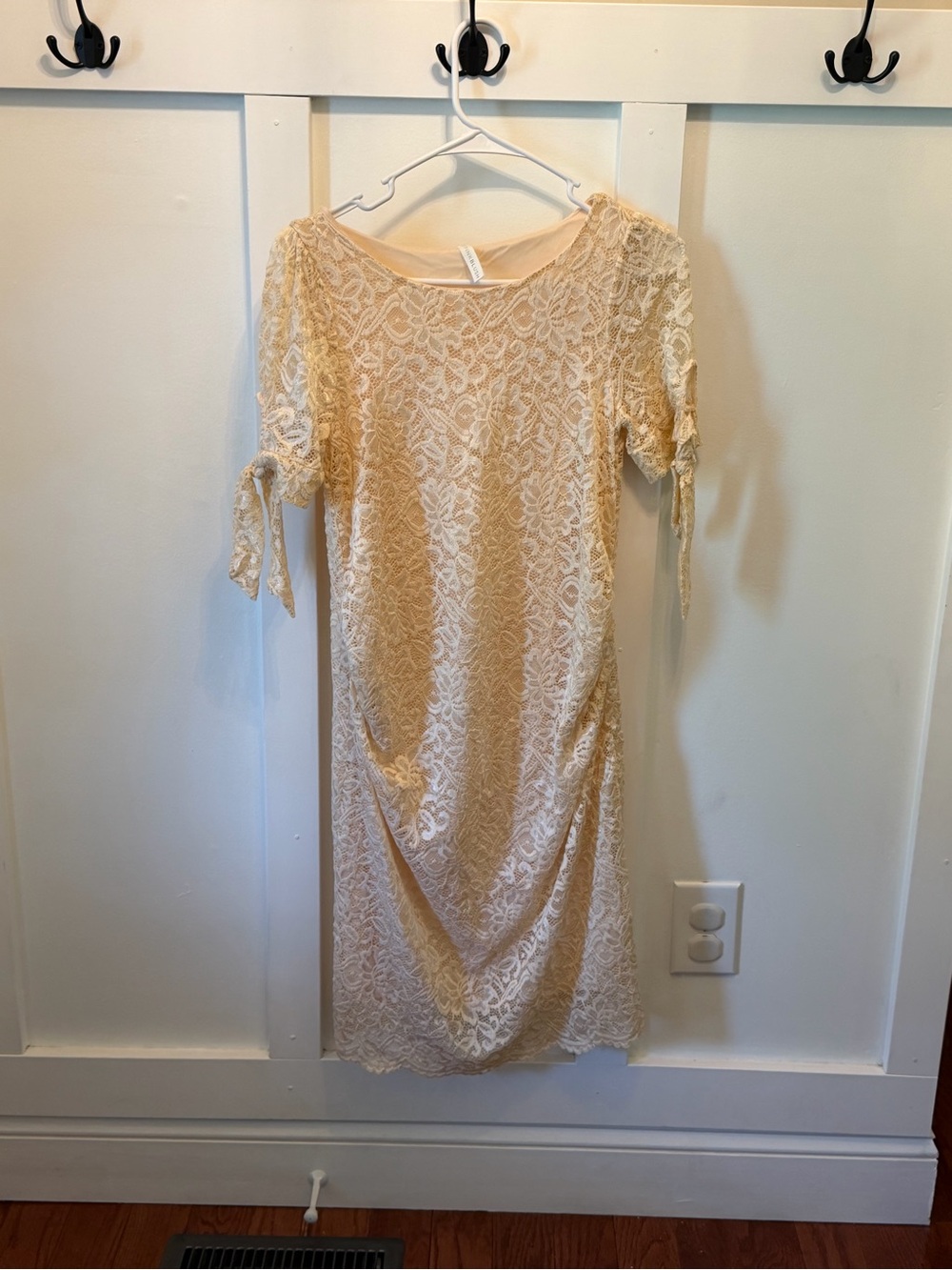 *MATERNITY* Lace Overlay Tie-Sleeve Dress in Cream
